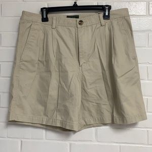 Eddie Bauer men’s pleated Chino shorts